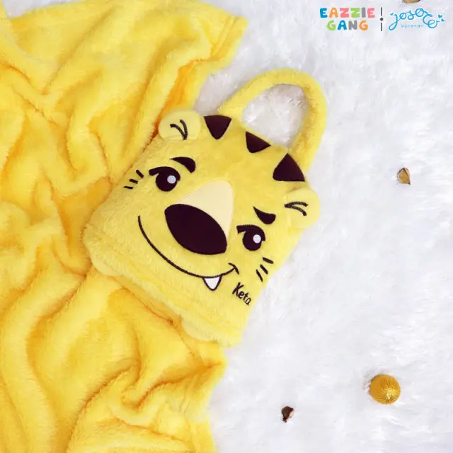 Eazzie gang Keta portable cushion blanket