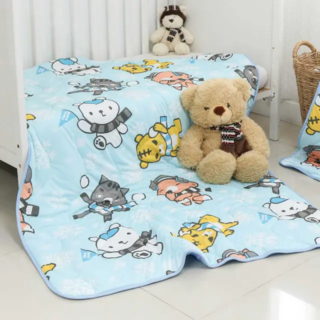 EPICO's Eazzie Gang Printed Polyester Baby Comforter, Playful Winter Pattern