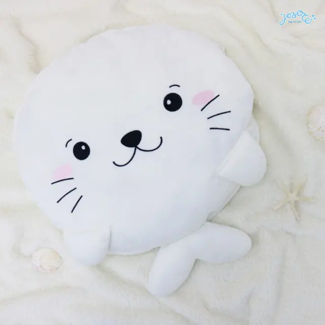 Koma hand warmer cushion blanket