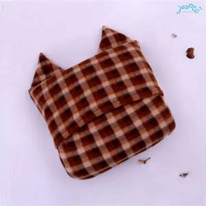 Little plaid fox cushion blanket