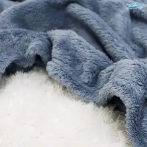 Maru Minimal Cushion Blanket