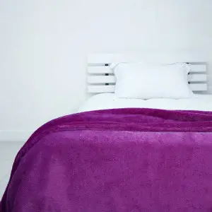 Plush Polyester Blanket, Fuchsia