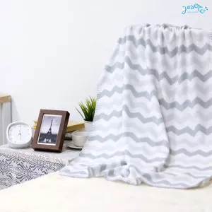 Zigzag printed baby blanket